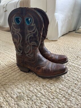 Vintage Ariat distressed Brown Leather Western Cowboy Boots Sz 6.5 square toe